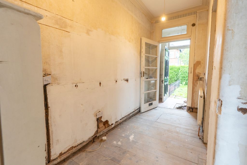 Property photo 3 of 34 Gallery