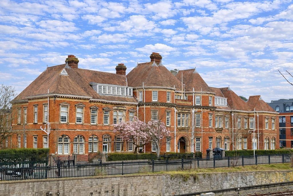 Property photo 1 of 35 Photo 5