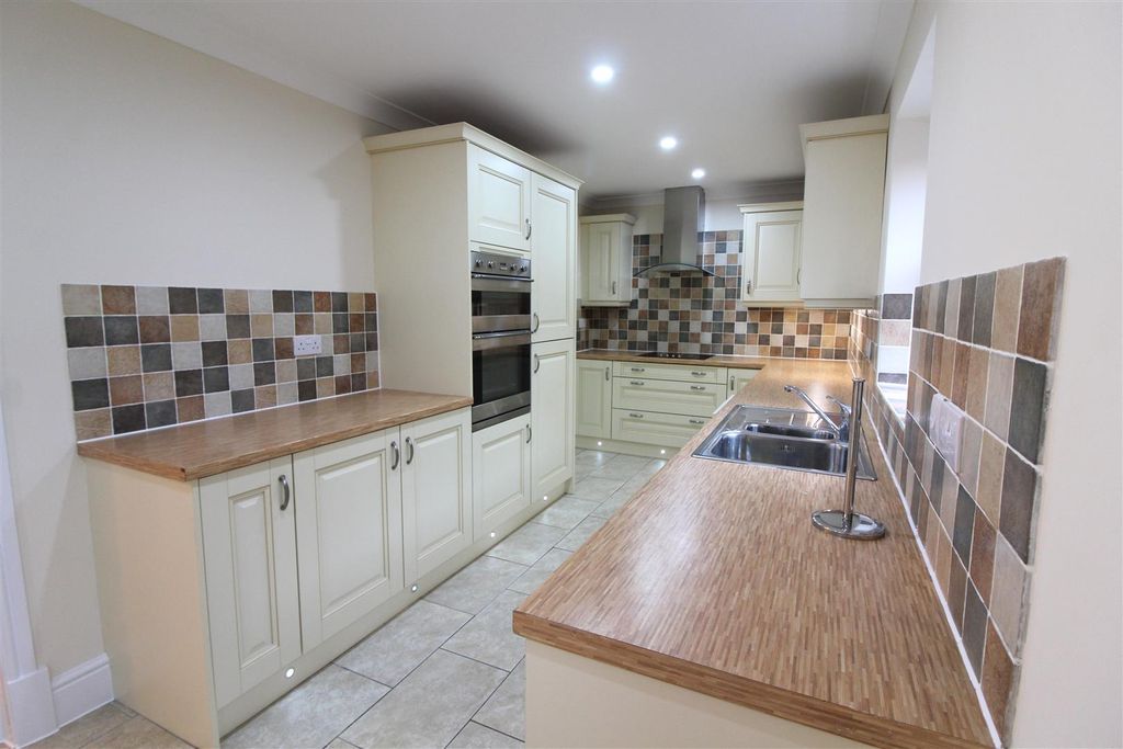 Property photo 2 of 35 Kitchen/Dining Room