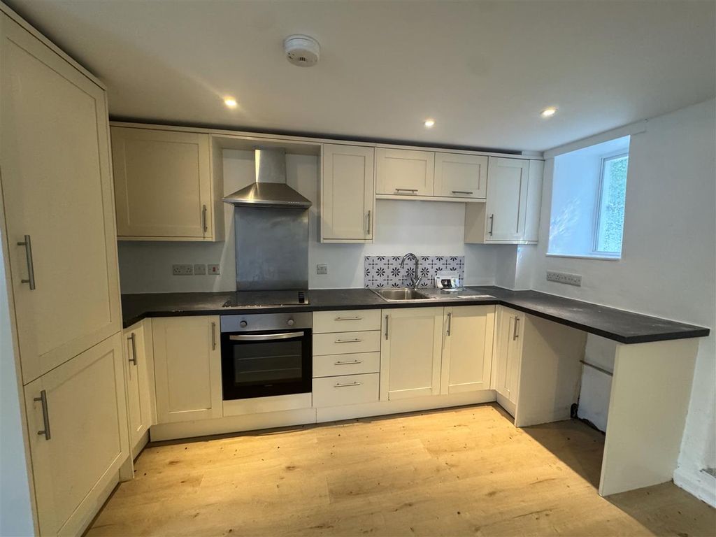Property photo 2 of 13 Kitchen