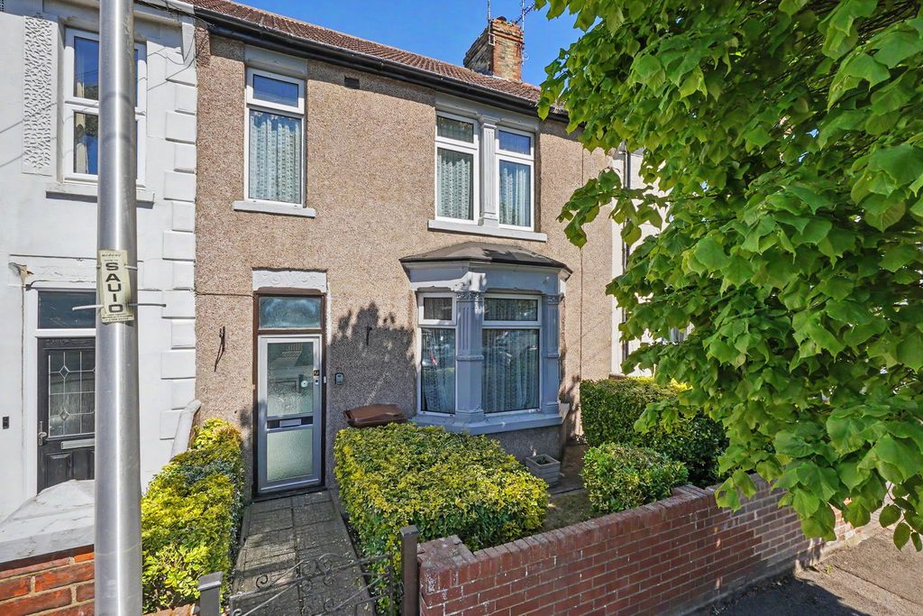 Property photo 1 of 32