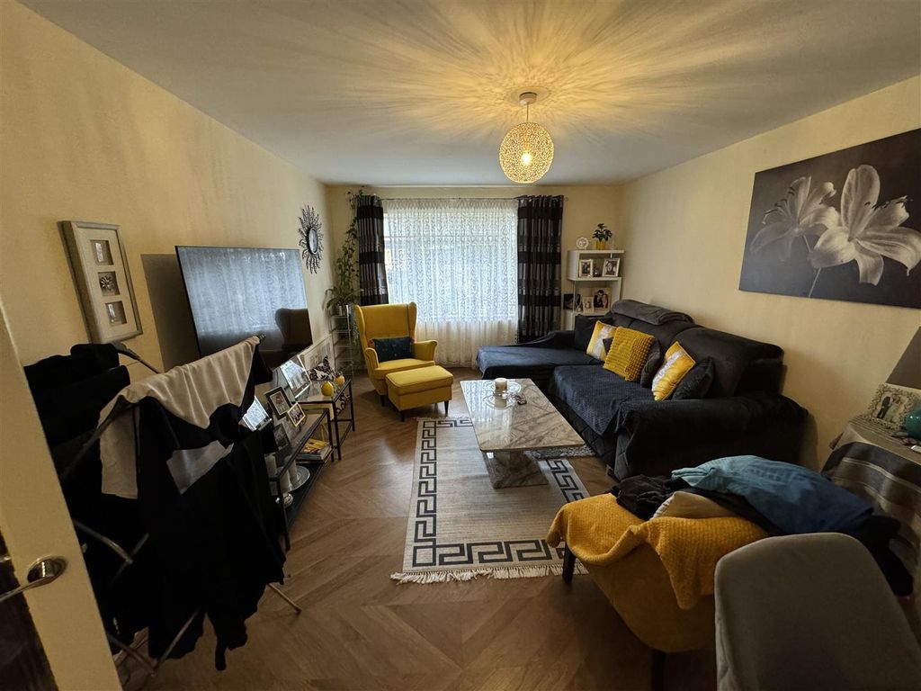 Property photo 2 of 9 Lounge
