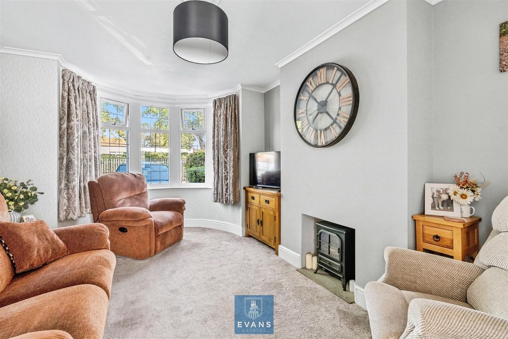 Property photo 3 of 18 Living Room