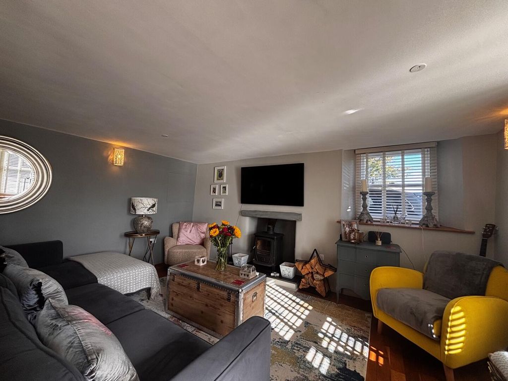 Property photo 3 of 17 Living Room