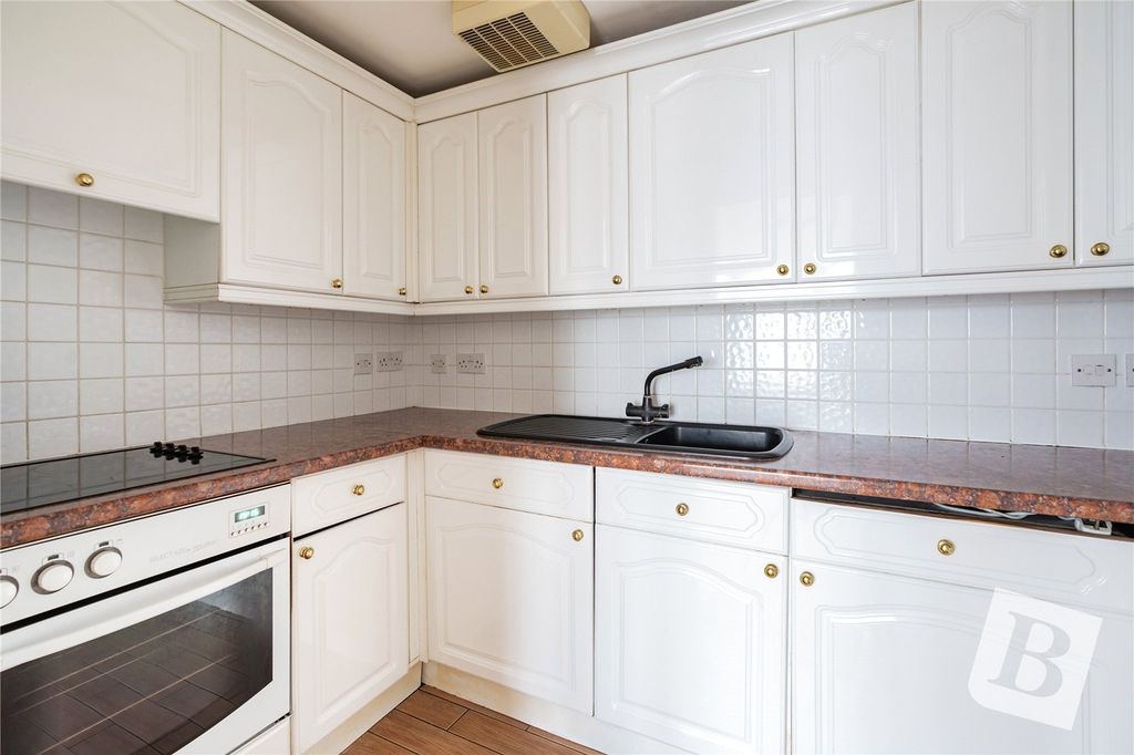 Property photo 3 of 20 Kitchen