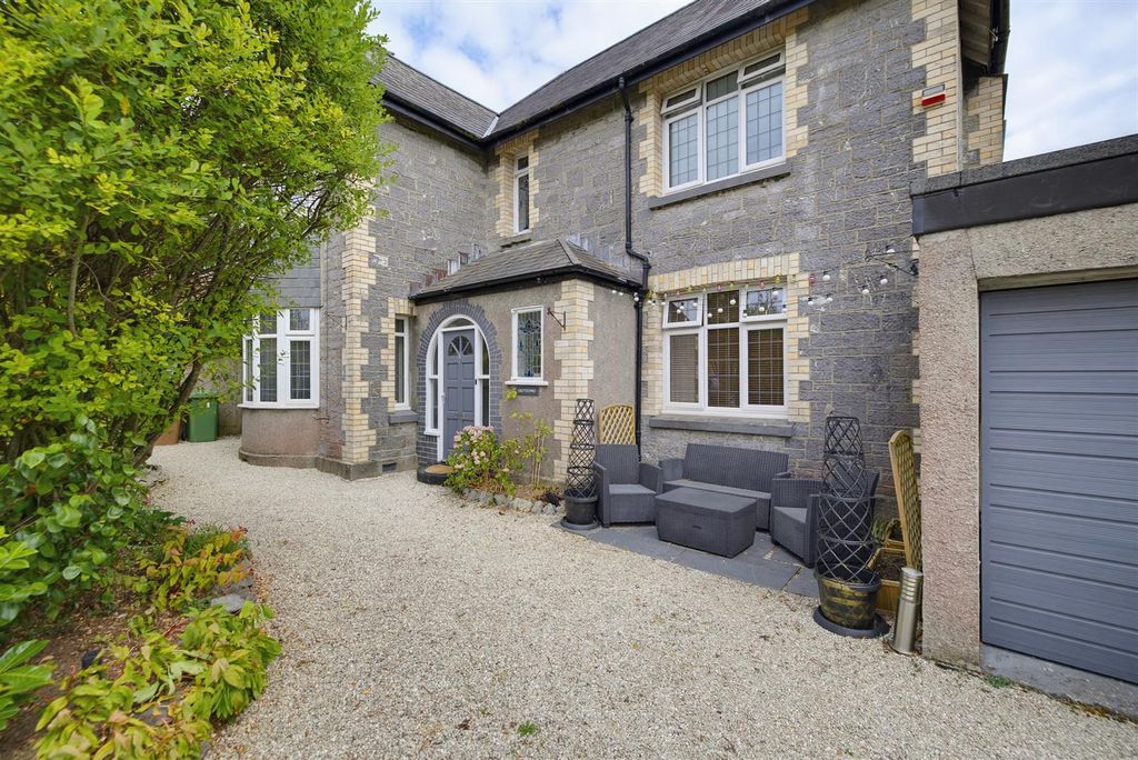 Property photo 1 of 35
