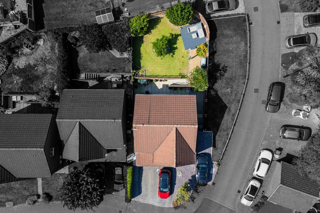 Property photo 2 of 33
