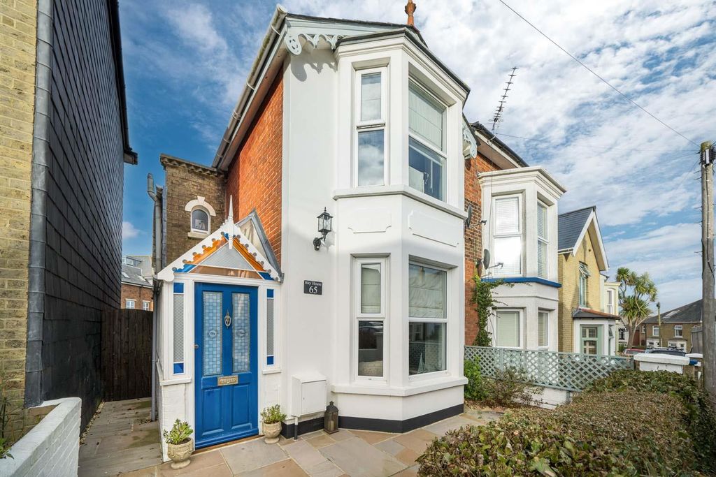 Property photo 2 of 16