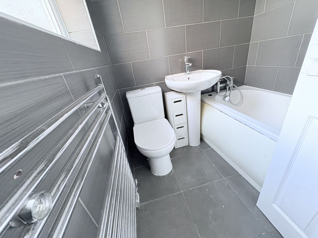 Property photo 3 of 7 Gallery