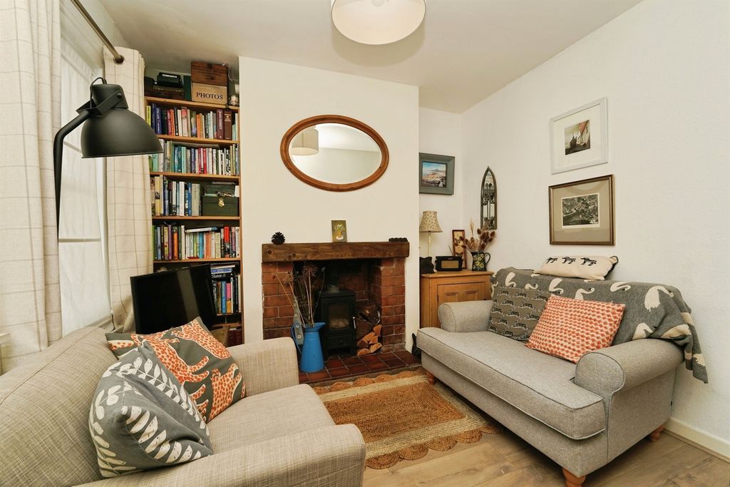 Property photo 2 of 25