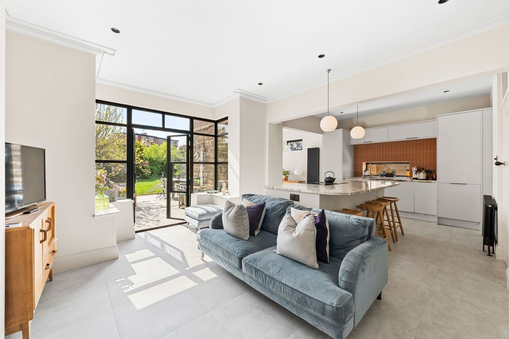 Property photo 2 of 46