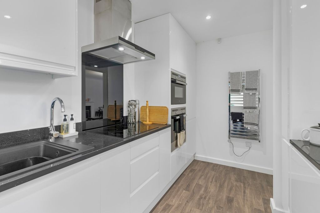 Property photo 2 of 18 Picture 2