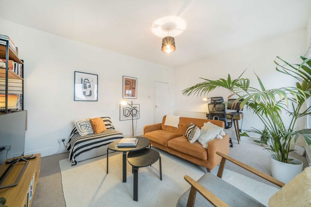 Property photo 2 of 6