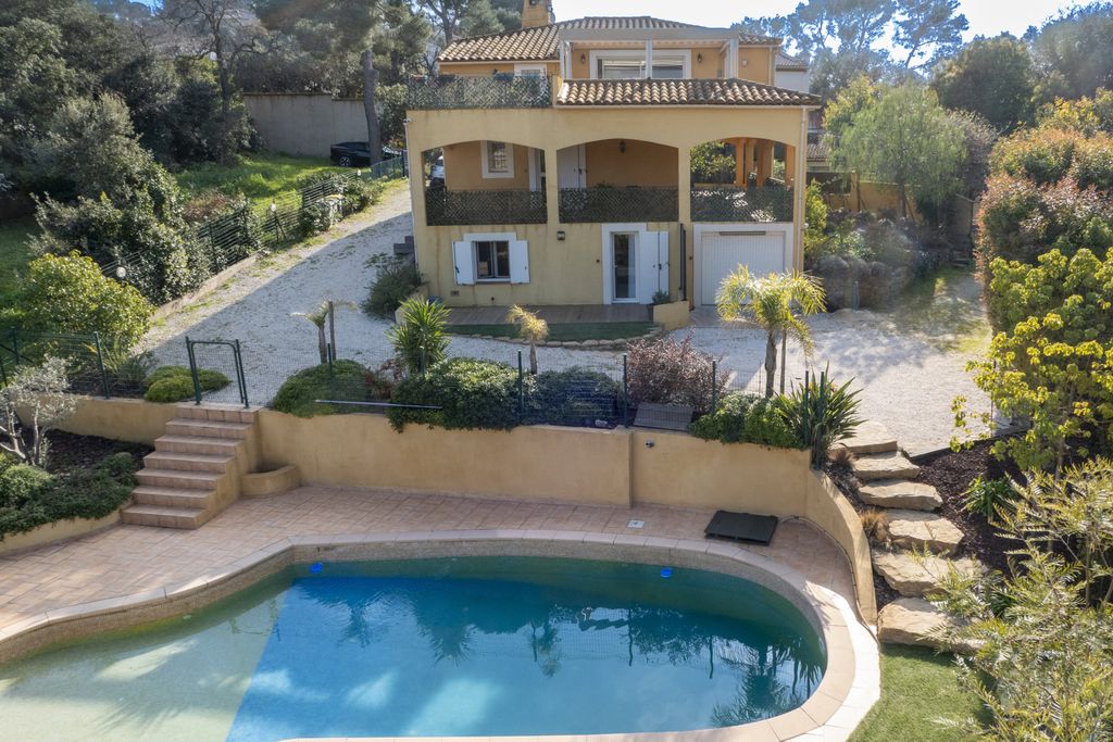 Property photo 1 of 32