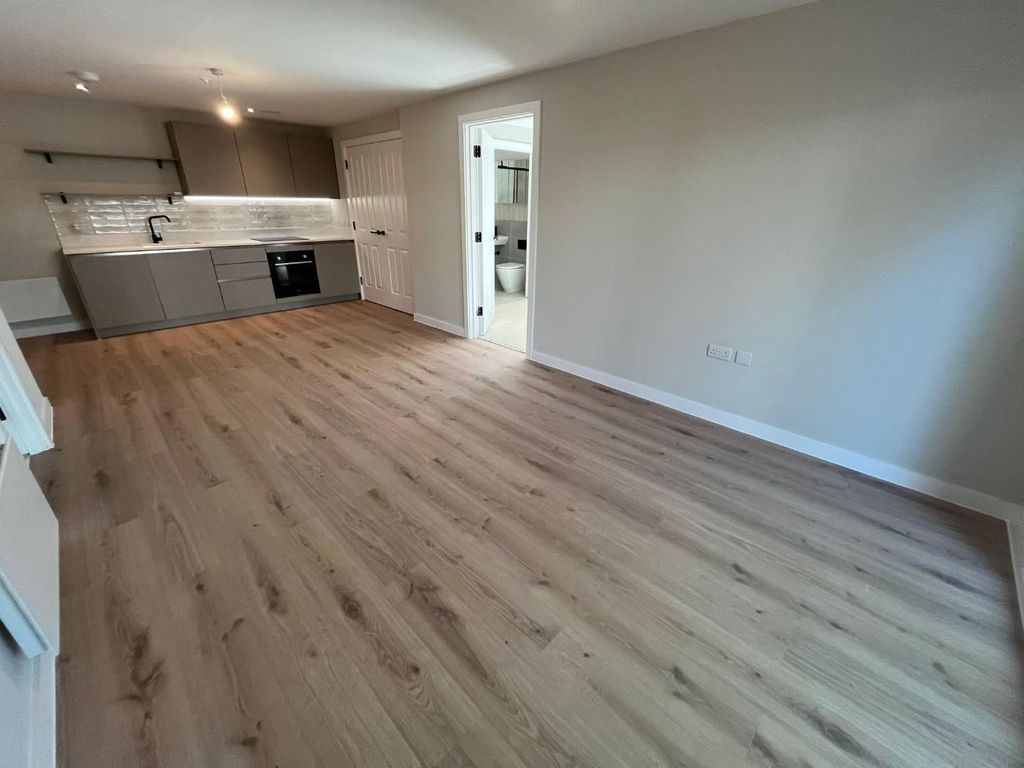 Property photo 2 of 16 Lounge