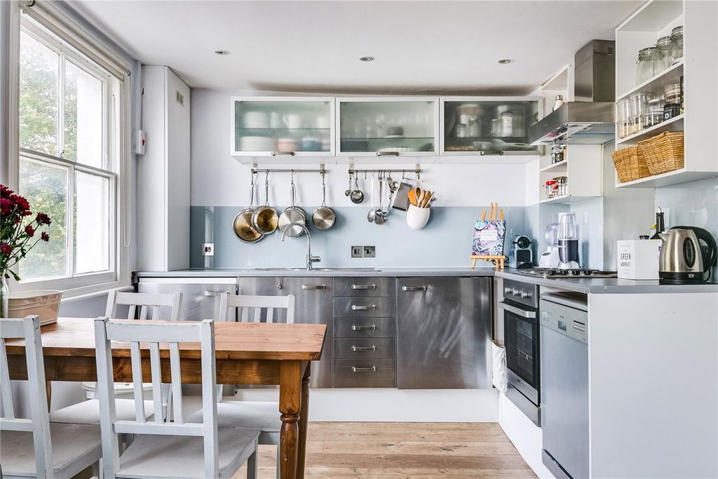 Property photo 3 of 6