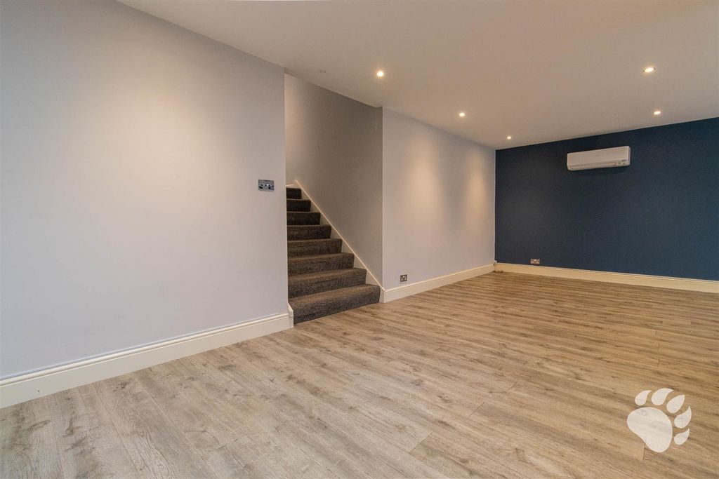 Property photo 3 of 24 Lounge/Diner