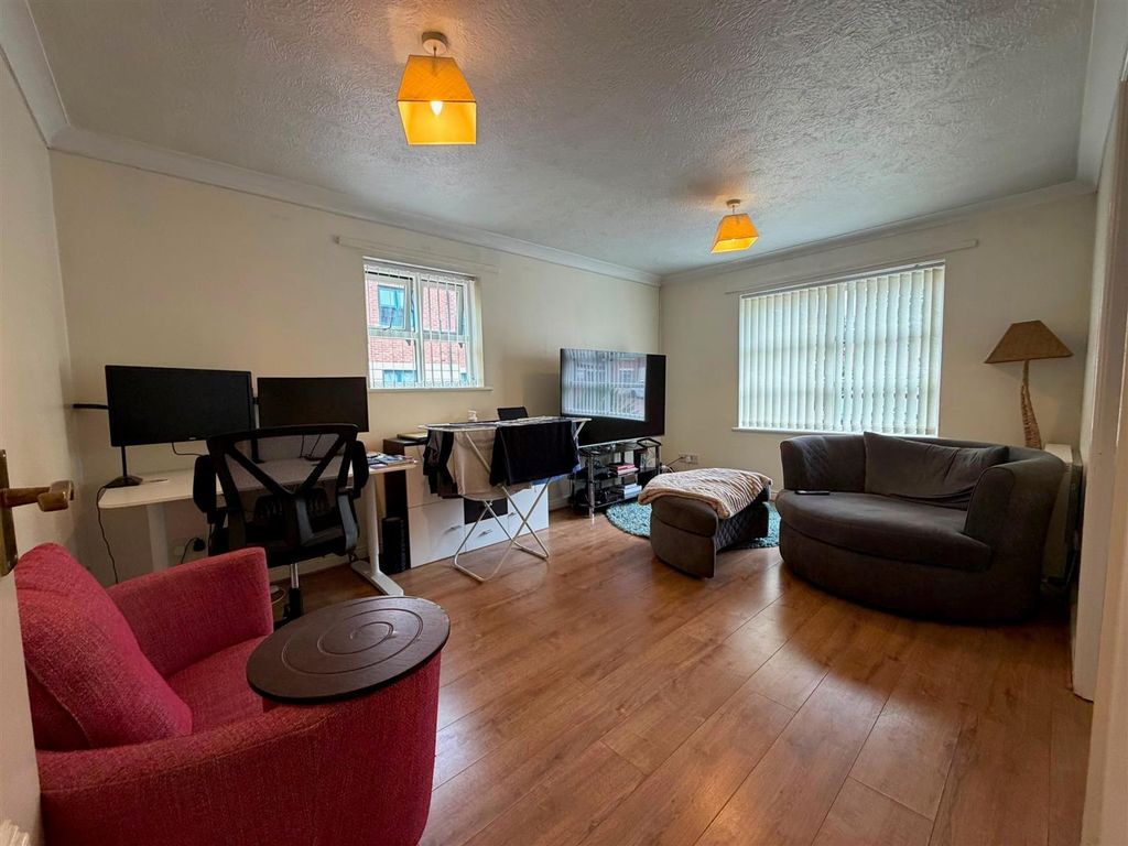 Property photo 2 of 8