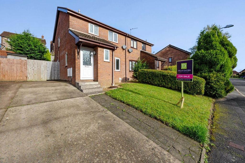 Property photo 3 of 28