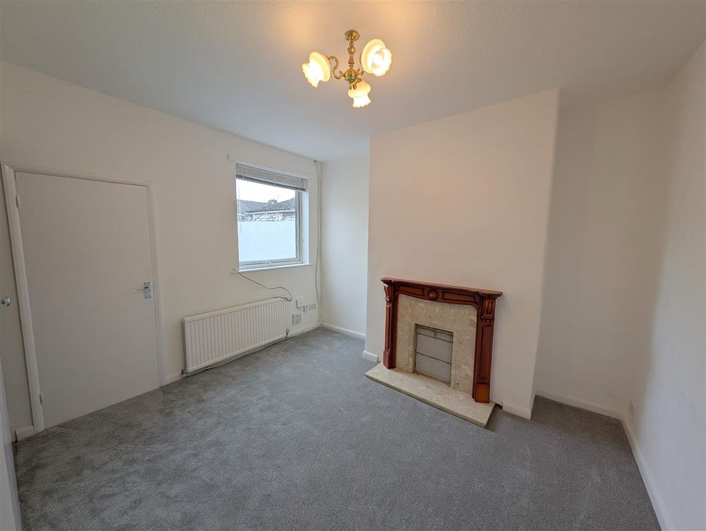 Property photo 3 of 10 Dining Room