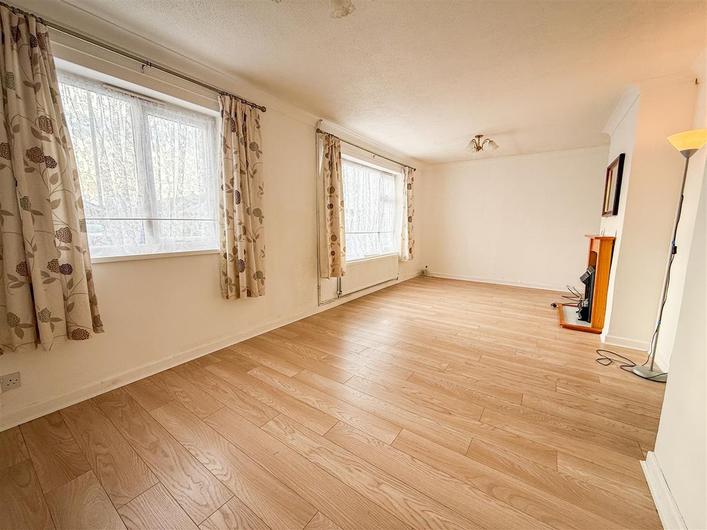 Property photo 3 of 11 Lounge/Diner