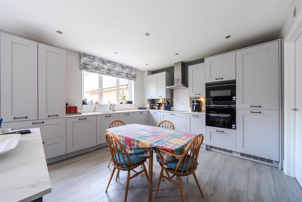 Additional image 10 of 3 bed property for saleLowsley Farm Drive, Liphook GU30