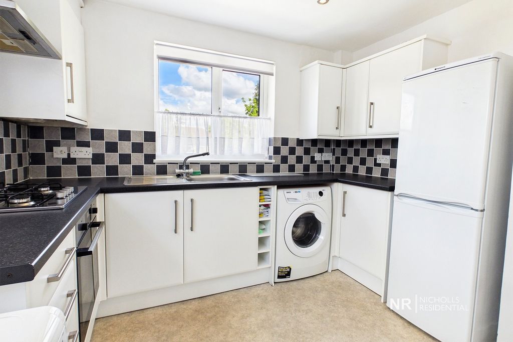 Property photo 3 of 11 Kitchen Area