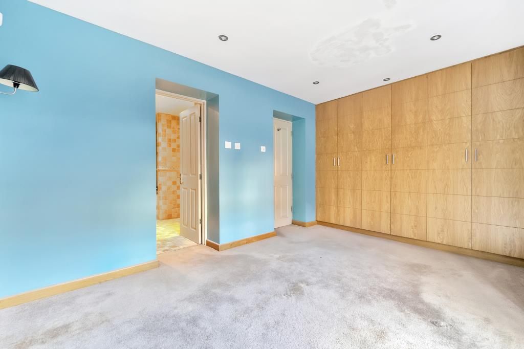 Property photo 2 of 12 Bedroom