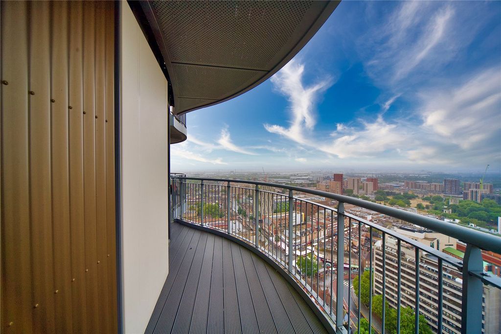 Property photo 2 of 27 Balcony
