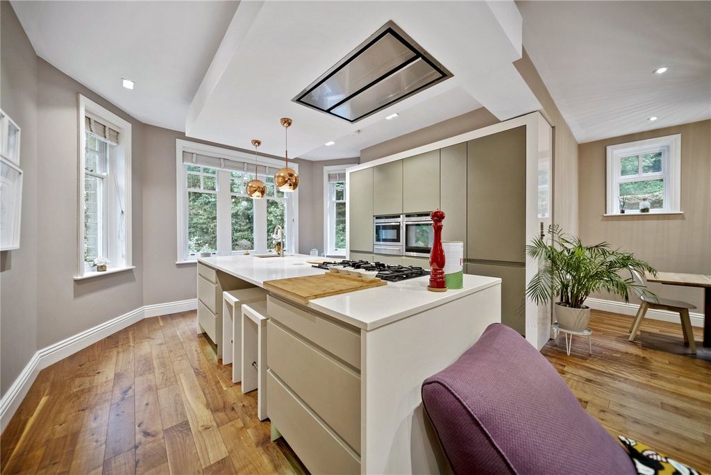 Property photo 2 of 16 Dining Kitchen