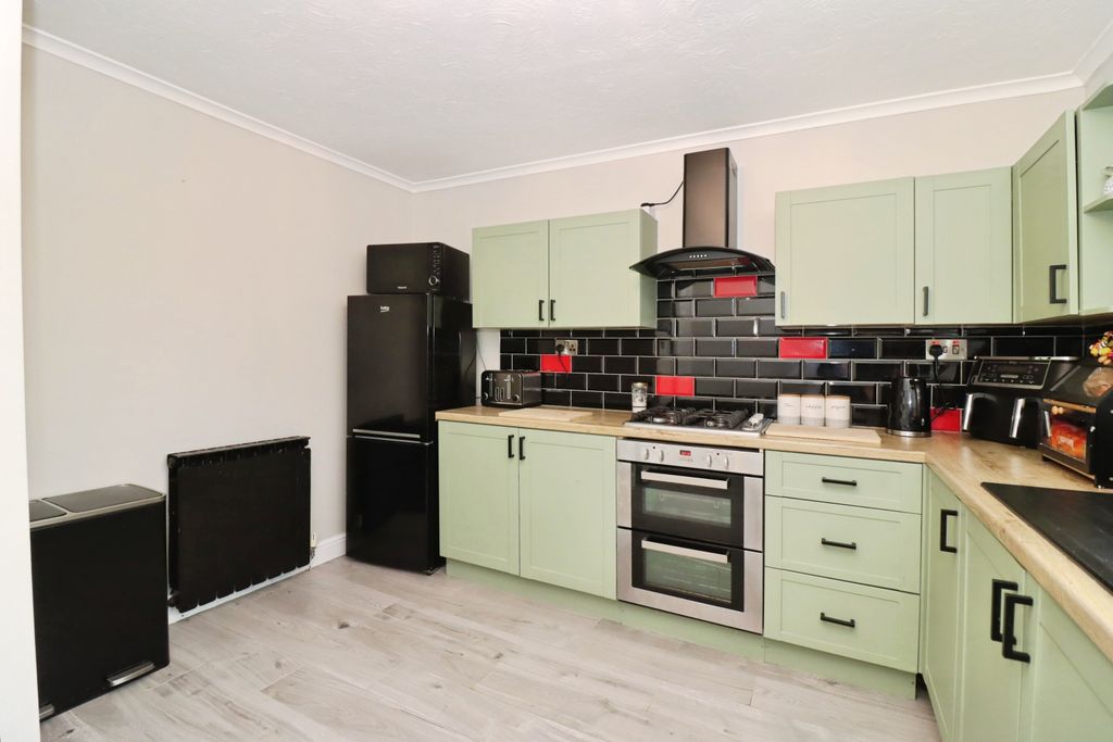 Property photo 3 of 14