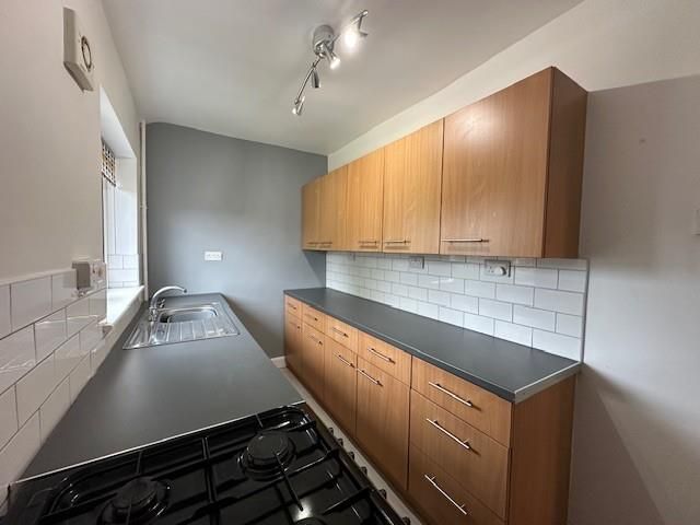 Property photo 3 of 7 Kitchen