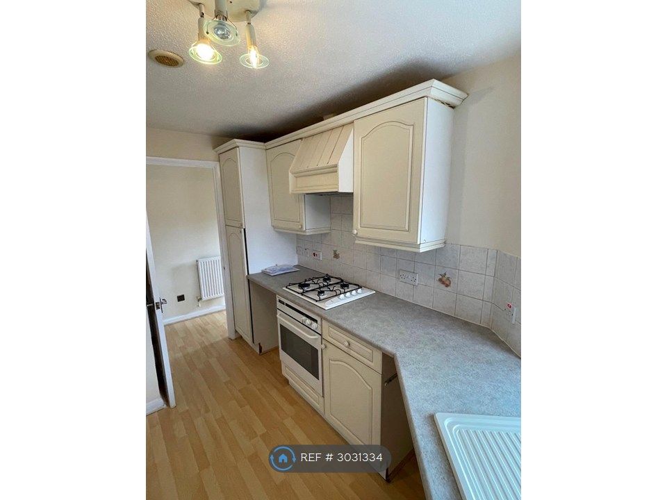 Property photo 3 of 10 Kitchen