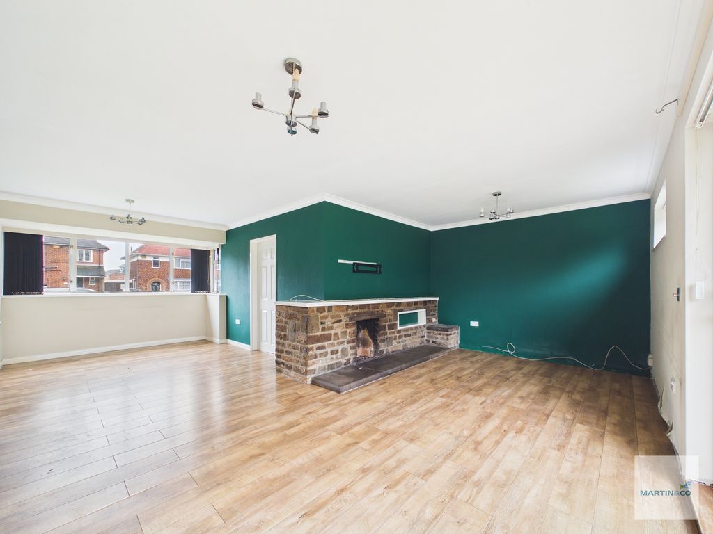 Property photo 3 of 22 Cam03394G0-Pr0440-Still005