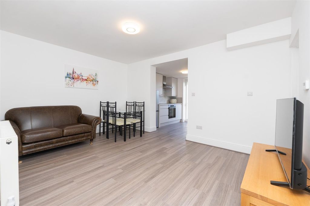 Property photo 2 of 10 7-Coaley-Road-Bs11-9Xd-10.Jpg