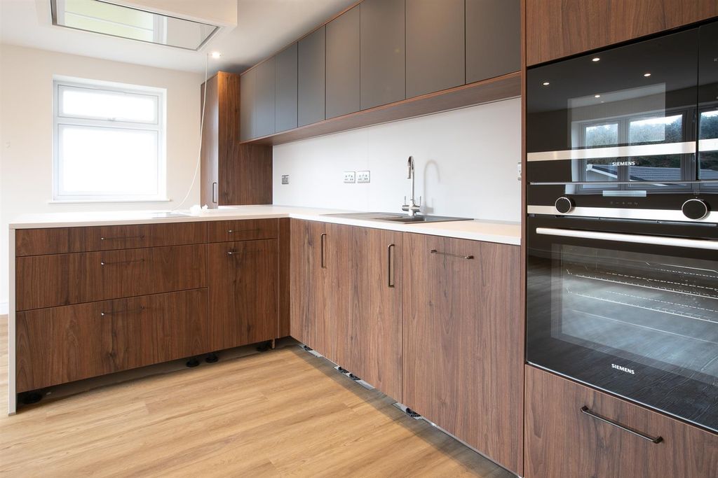 Property photo 2 of 17 3233-90.Jpg