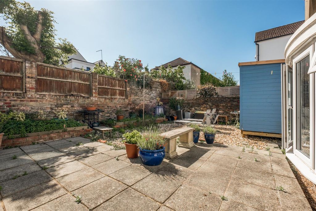 Property photo 2 of 17 34 Westbourne Villas_11.Jpg