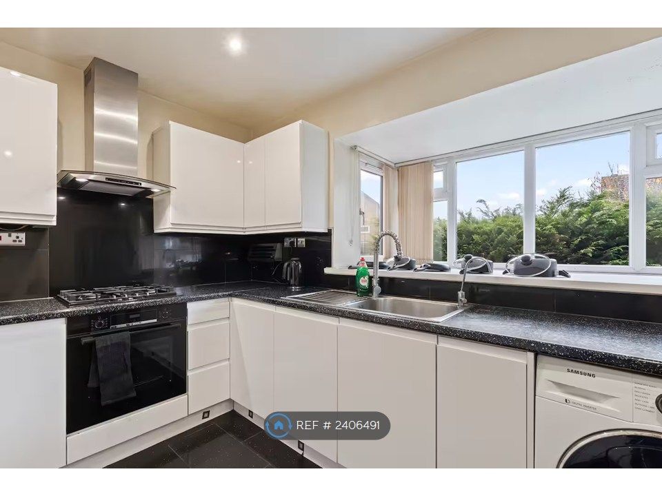 Property photo 3 of 13 Kitchen