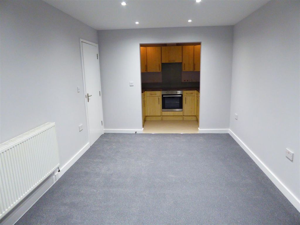 Property photo 3 of 14 12Kingswoodnew3.Jpg