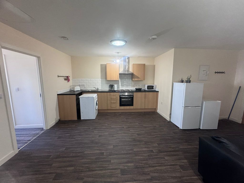 Property photo 2 of 8 Photo 4