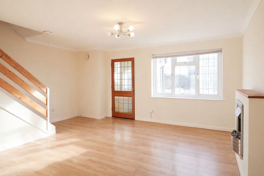 Property photo 2 of 11 Living Room