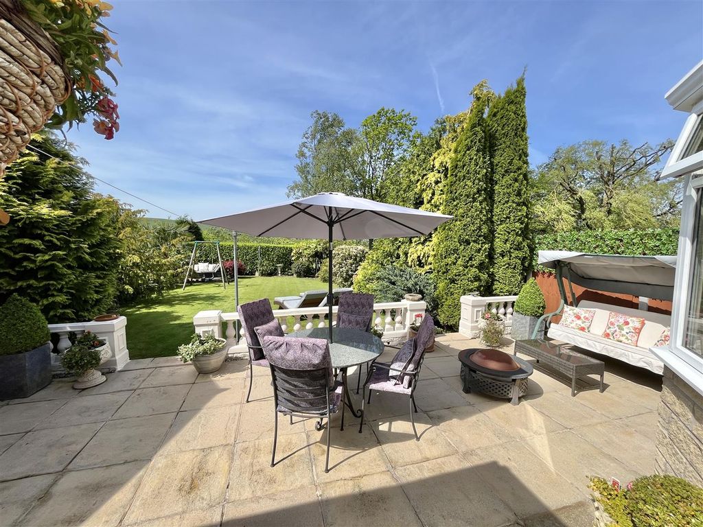 Property photo 2 of 19 Gardens