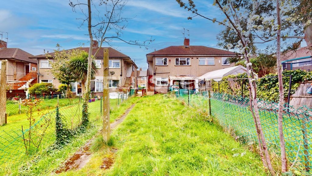 Property photo 3 of 19 Picture No. 02