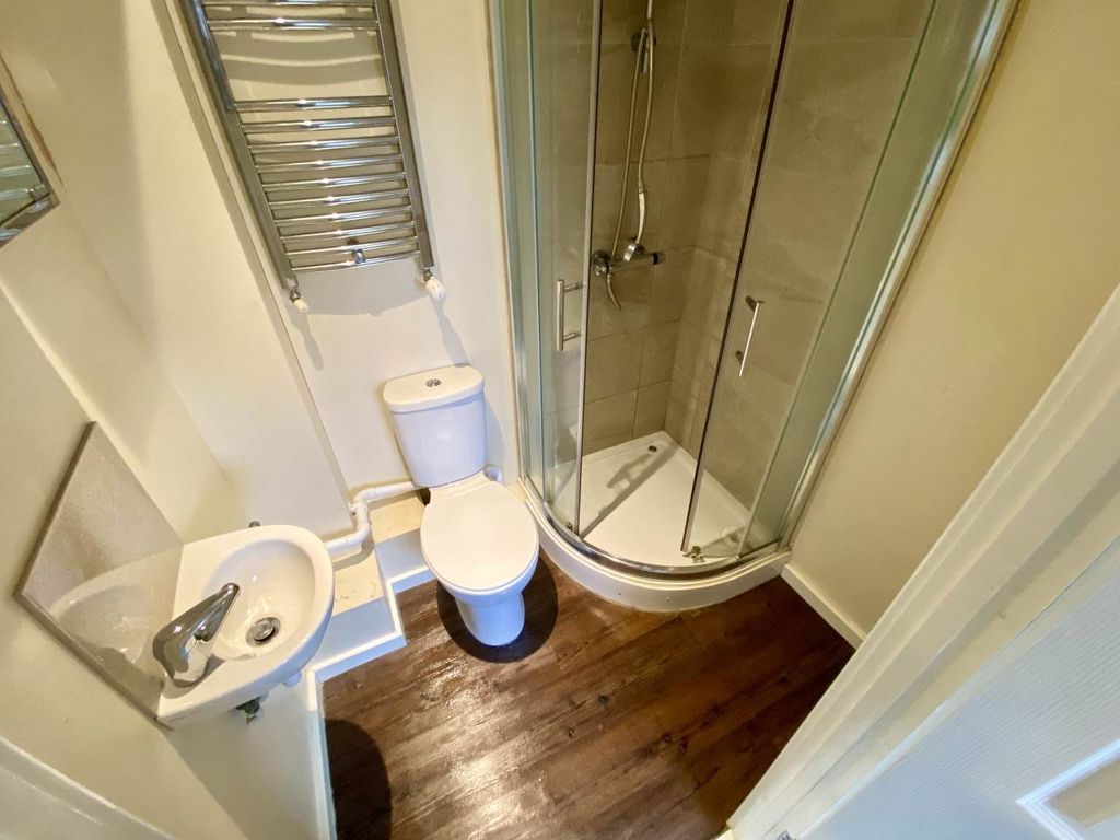 Property photo 3 of 5 Ensuite