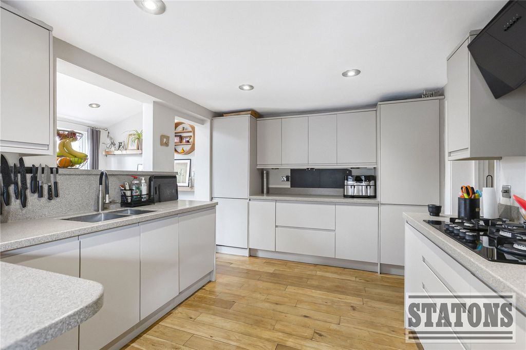 Property photo 3 of 22 Picture No. 28