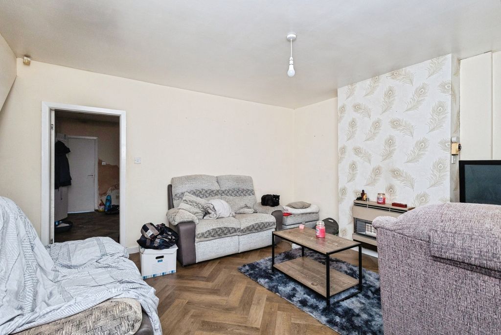 Property photo 3 of 17 Photo