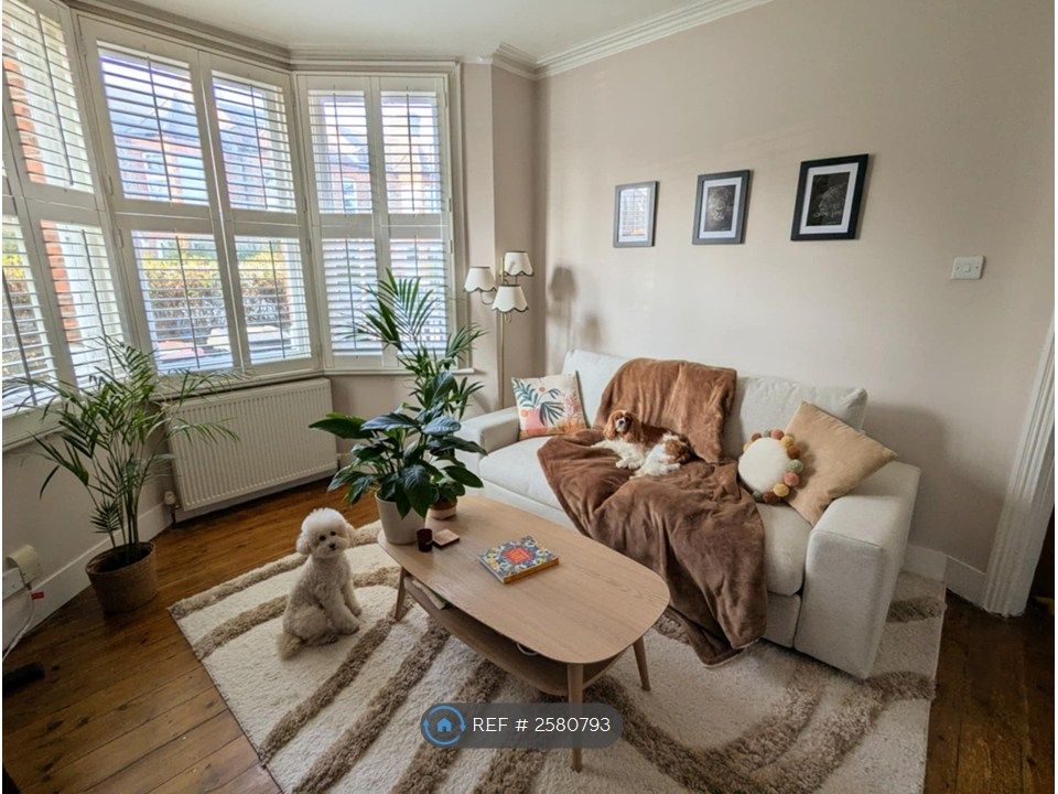 Property photo 1 of 10 Lounge