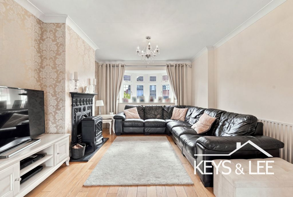 Property photo 2 of 15 4531422