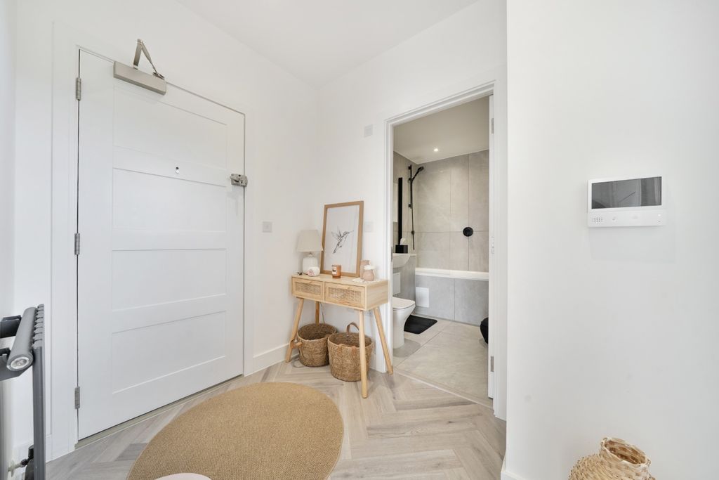 Property photo 2 of 20 5288421