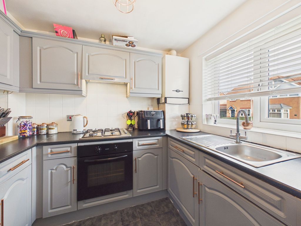 Property photo 2 of 10 Kitchen